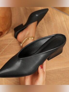 Vince Black Pointed Leather Slip-On Mules size 6M
